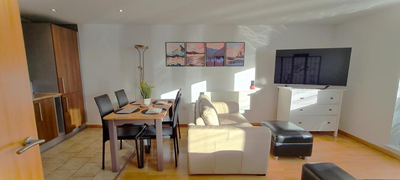 Sidemersey Livings- Convenient 1-Bedroom Flat With A View, Central Liverpool Exterior photo