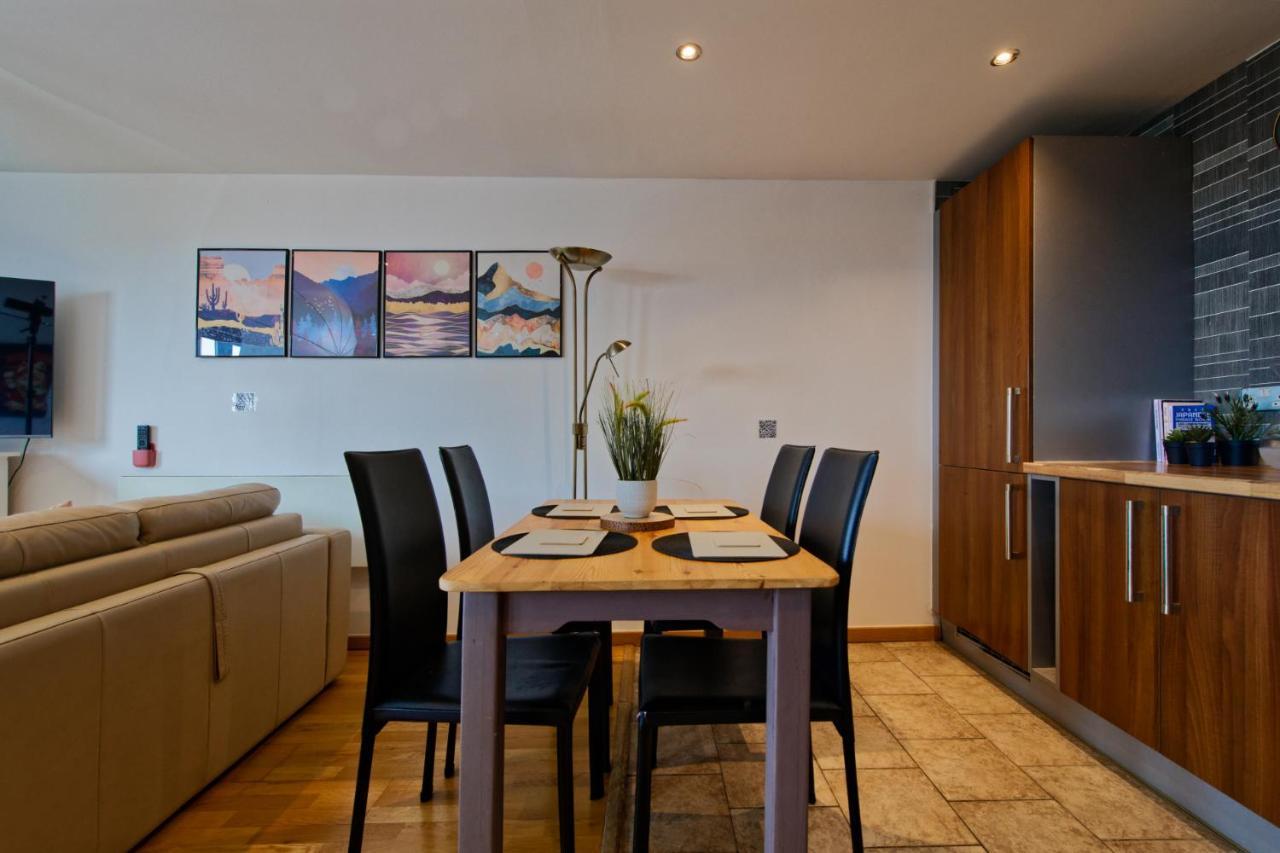 Sidemersey Livings- Convenient 1-Bedroom Flat With A View, Central Liverpool Exterior photo