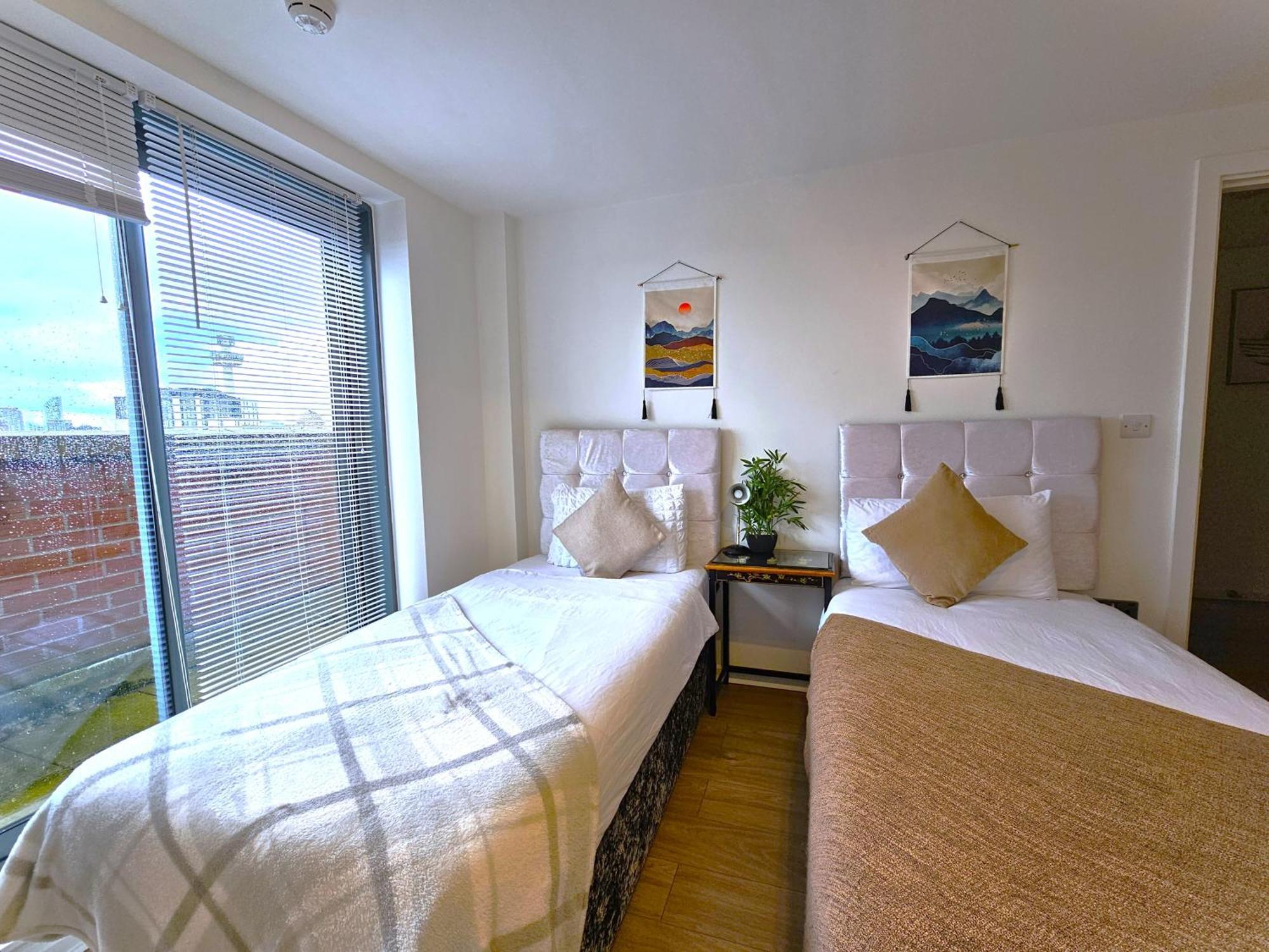 Sidemersey Livings- Convenient 1-Bedroom Flat With A View, Central Liverpool Exterior photo